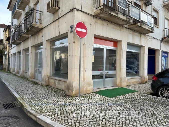 Loja para Arrendamento em São João Baptista e Santa Maria dos Olivais Foto 3