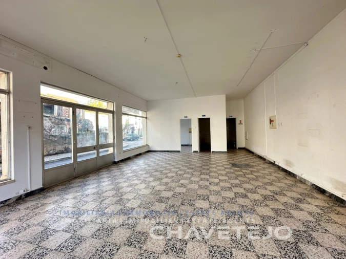 Loja para Arrendamento em São João Baptista e Santa Maria dos Olivais Foto 5