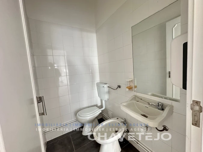 Loja para Arrendamento em São João Baptista e Santa Maria dos Olivais Foto 9