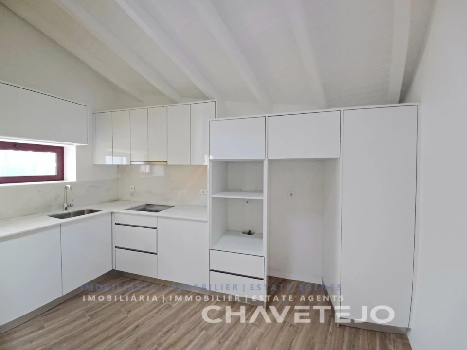 Moradia T2 para Venda em Carregueiros Foto 8