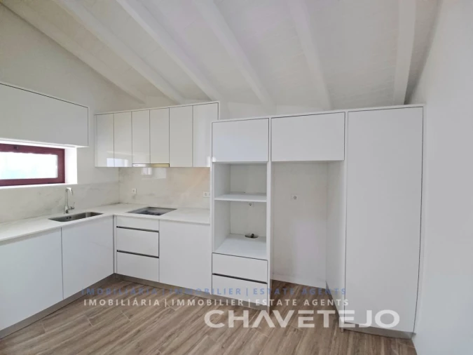 Moradia T2 para Venda em Carregueiros Foto 8