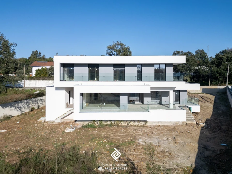 Moradia T4 para Venda em Pedroso e Seixezelo Foto 1