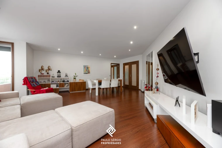 Apartamento T3 para Venda em Vilar de Andorinho Foto 4