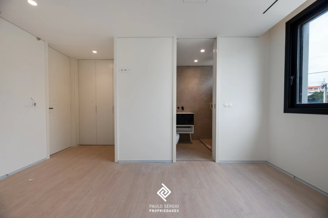 Moradia T5 para Venda em Madalena Foto 18