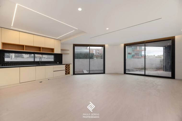 Moradia T5 para Venda em Madalena Foto 4