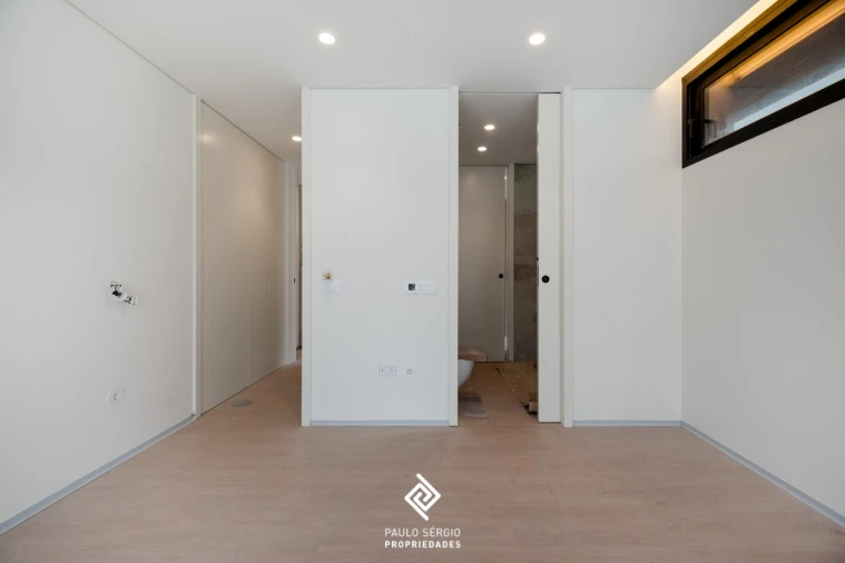 Moradia T5 para Venda em Madalena Foto 7