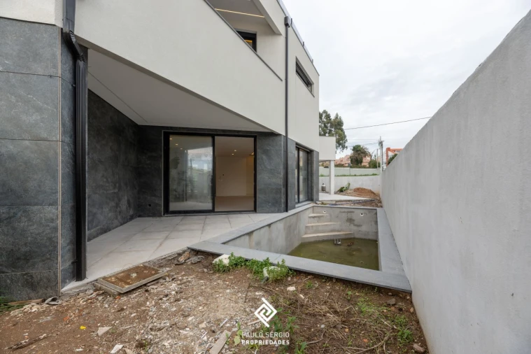 Moradia T5 para Venda em Madalena Foto 10