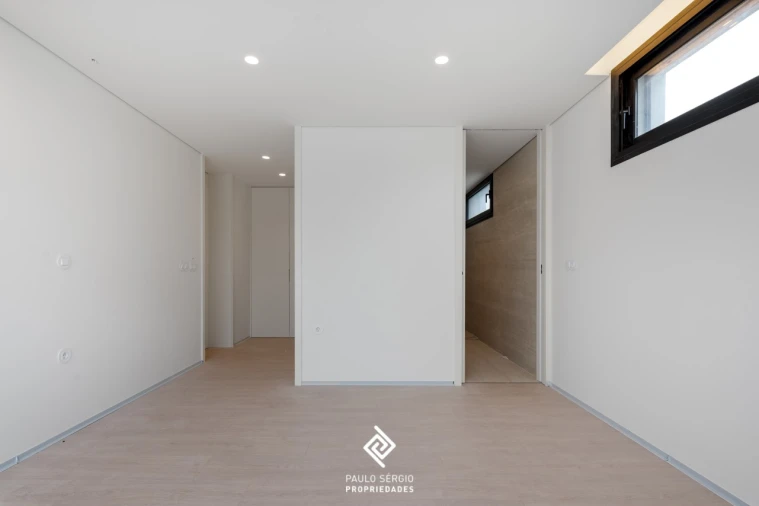 Moradia T5 para Venda em Madalena Foto 21