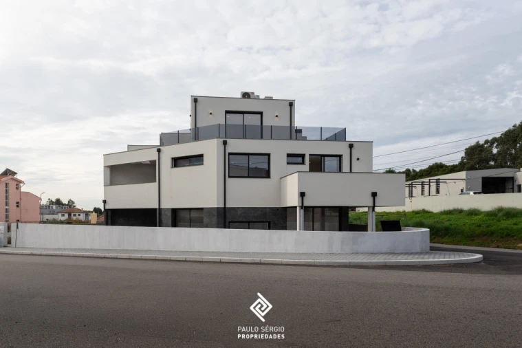 Moradia T5 para Venda em Madalena Foto 5