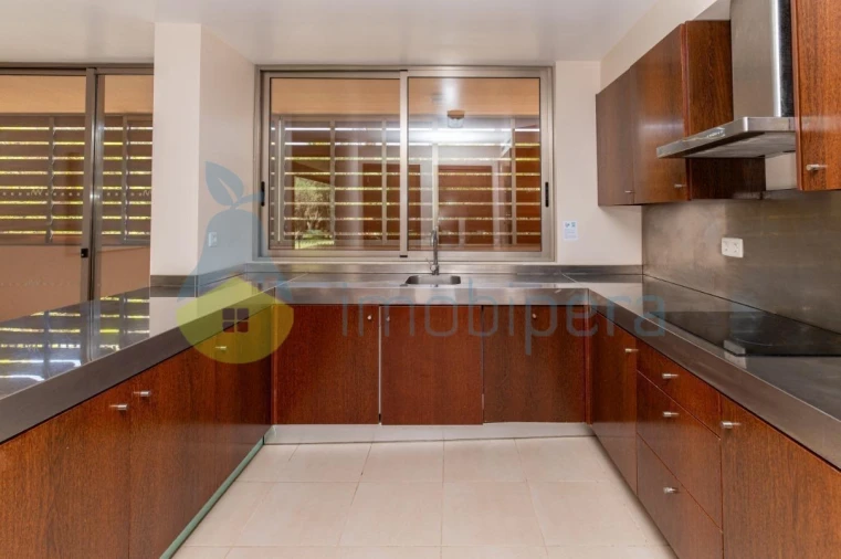 Moradia T3 para Venda em Guia Foto 11