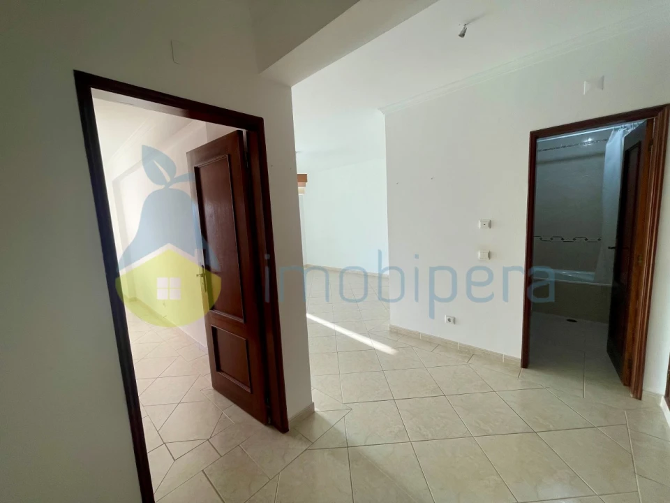 Apartamento T1 para Venda em Guia Foto 4