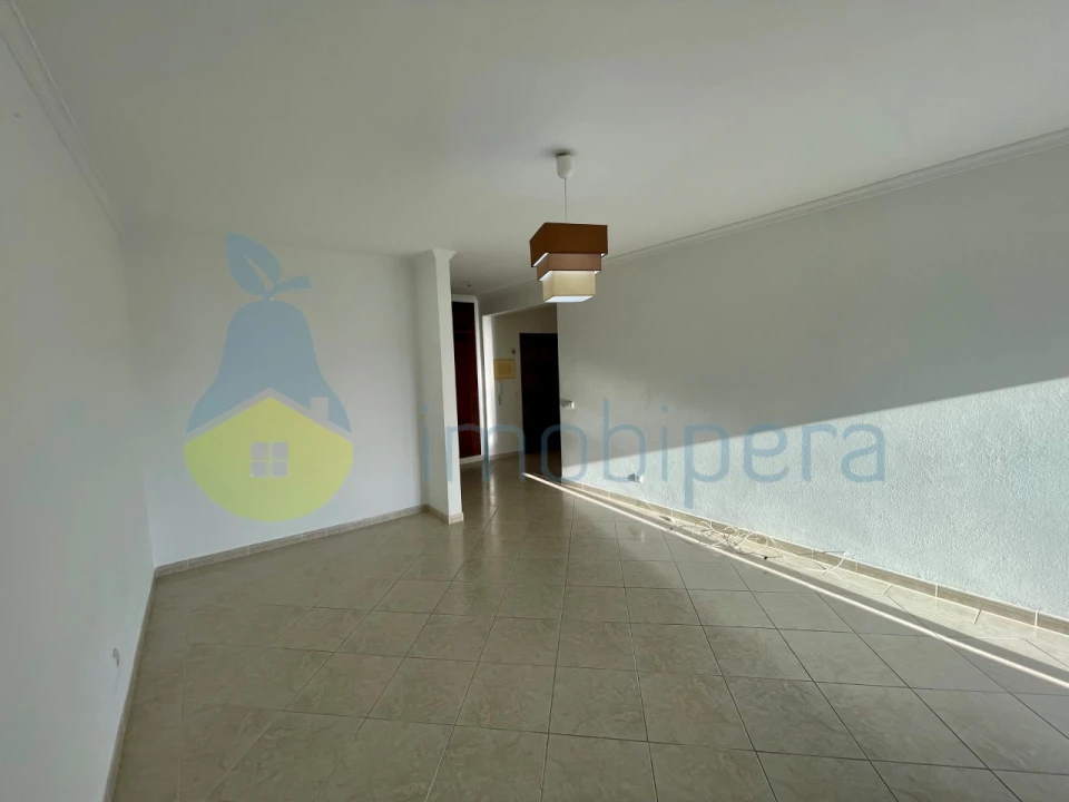 Apartamento T1 para Venda em Guia Foto 9