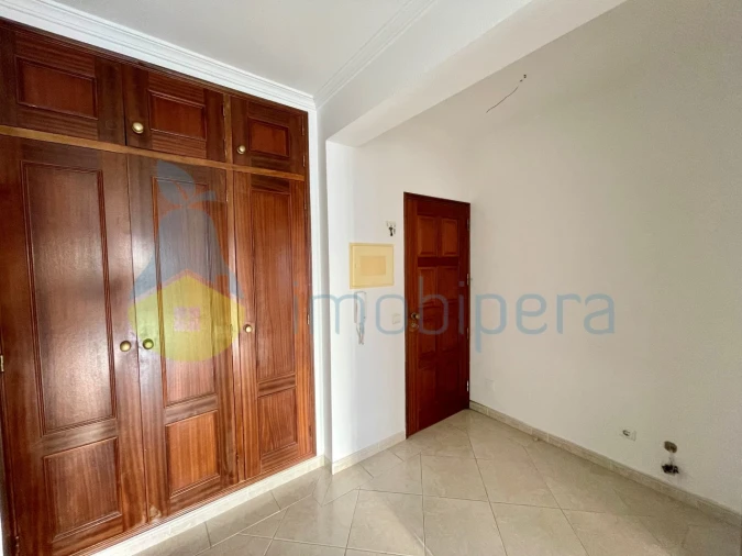 Apartamento T1 para Venda em Guia Foto 3