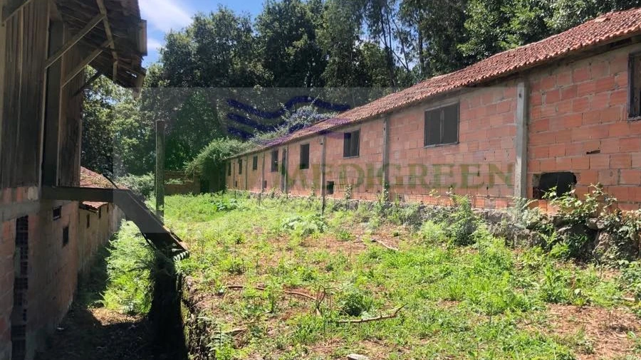 Armazém para Venda em Cedrim e Paradela