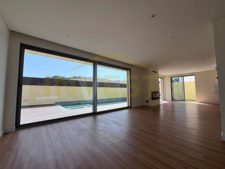 Moradia T4 para Venda em Alcabideche Foto 3