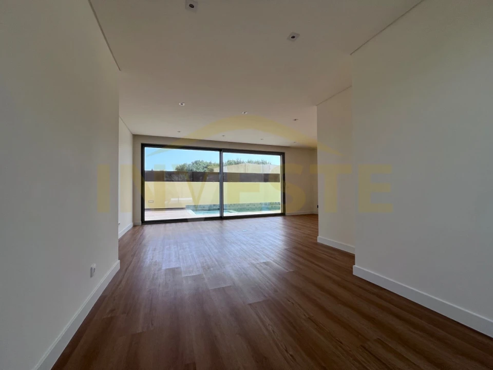 Moradia T4 para Venda em Alcabideche Foto 6