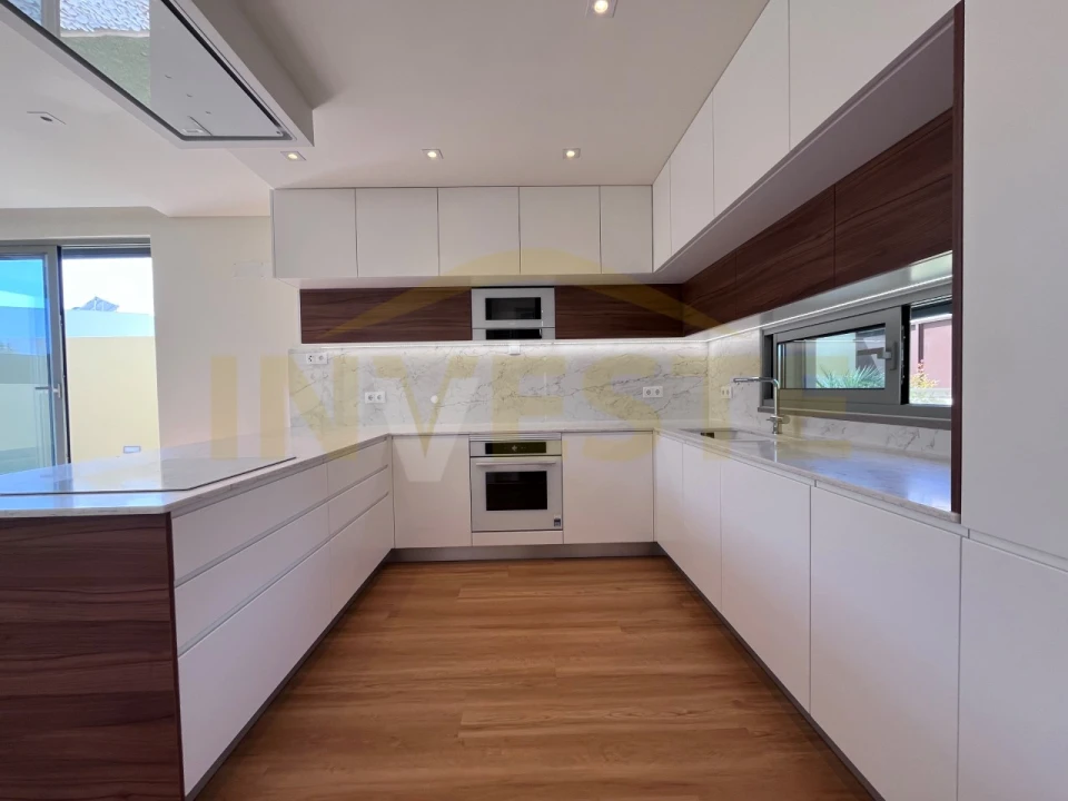 Moradia T4 para Venda em Alcabideche Foto 10