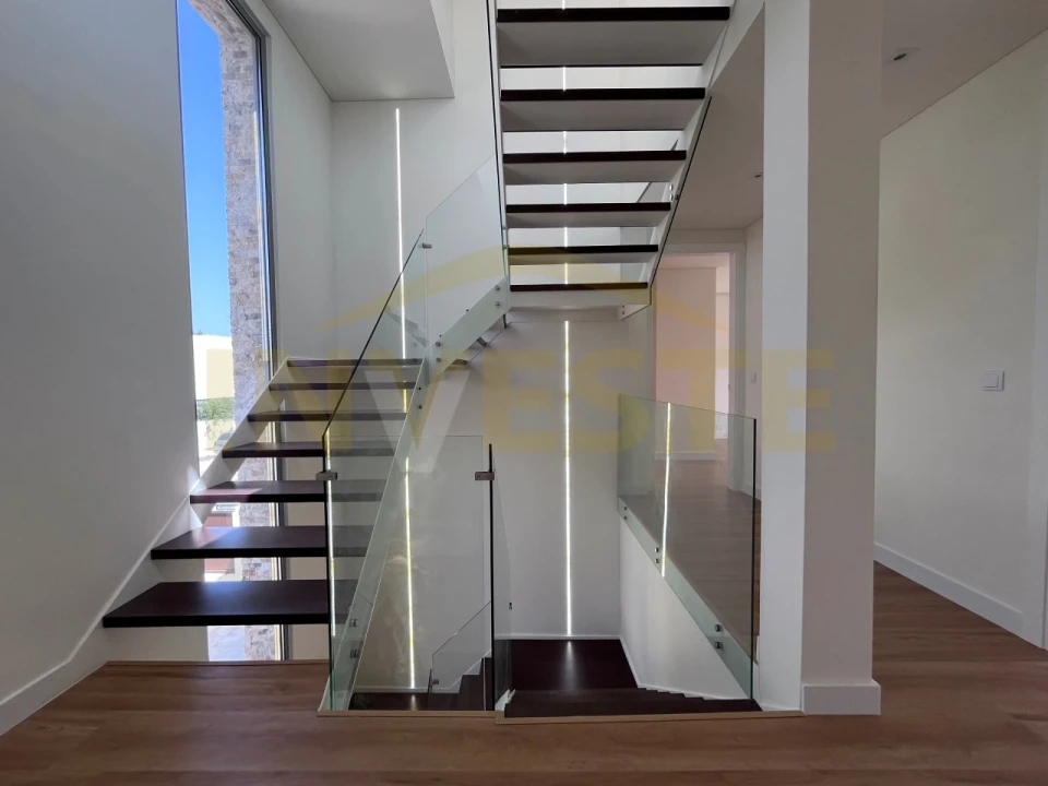 Moradia T4 para Venda em Alcabideche Foto 11