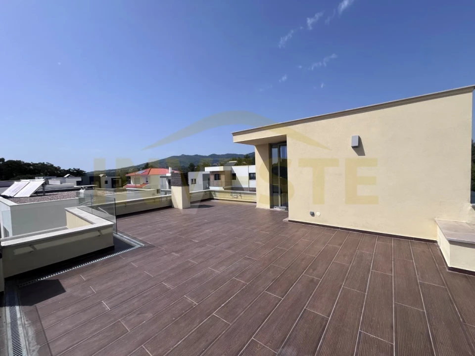 Moradia T4 para Venda em Alcabideche Foto 23