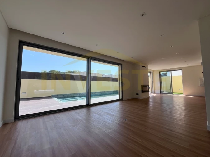 Moradia T4 para Venda em Alcabideche Foto 3