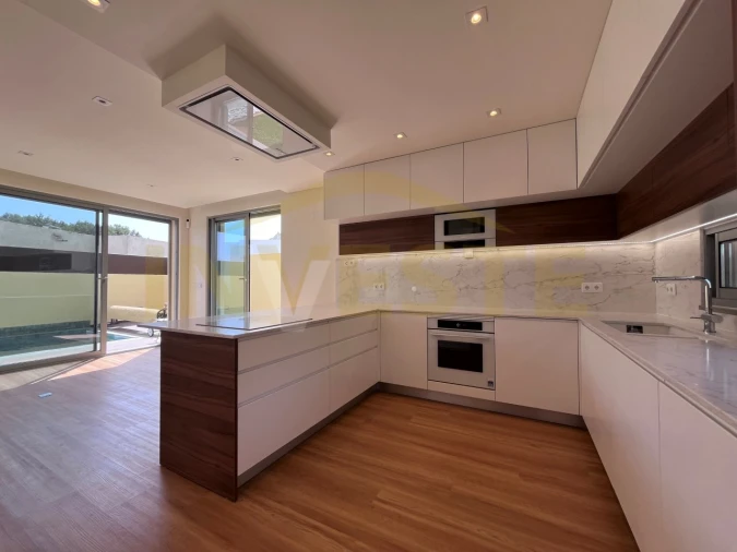 Moradia T4 para Venda em Alcabideche Foto 8