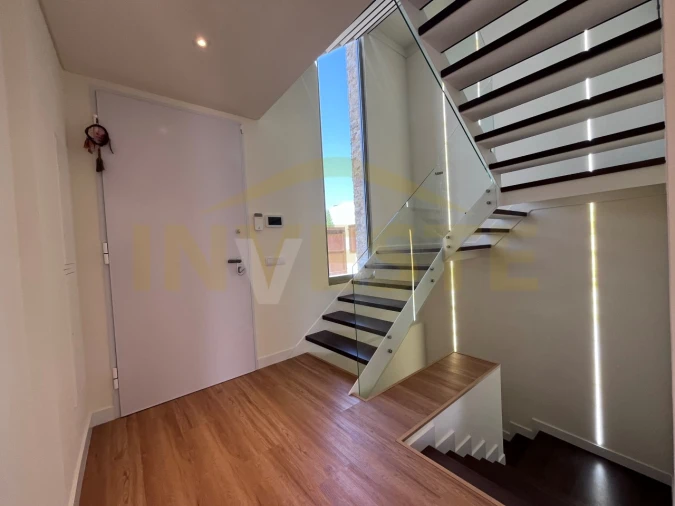 Moradia T4 para Venda em Alcabideche Foto 12