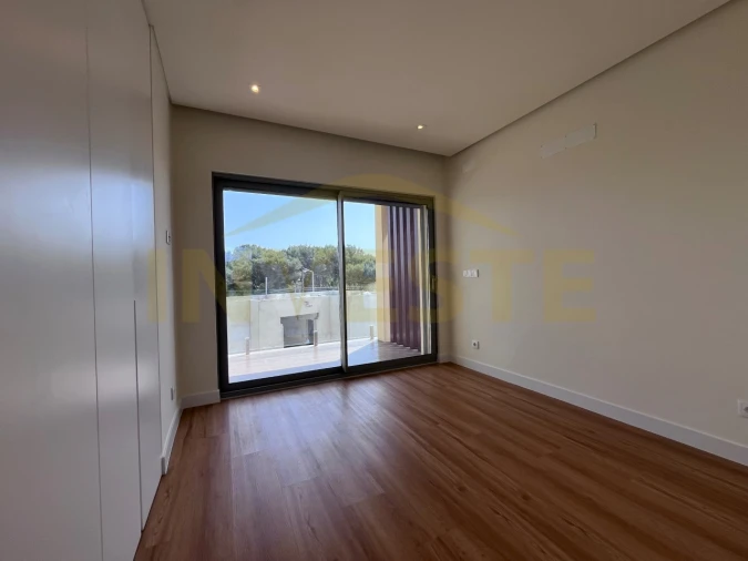 Moradia T4 para Venda em Alcabideche Foto 13