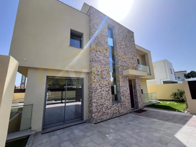 Moradia T4 para Venda em Alcabideche Foto 32