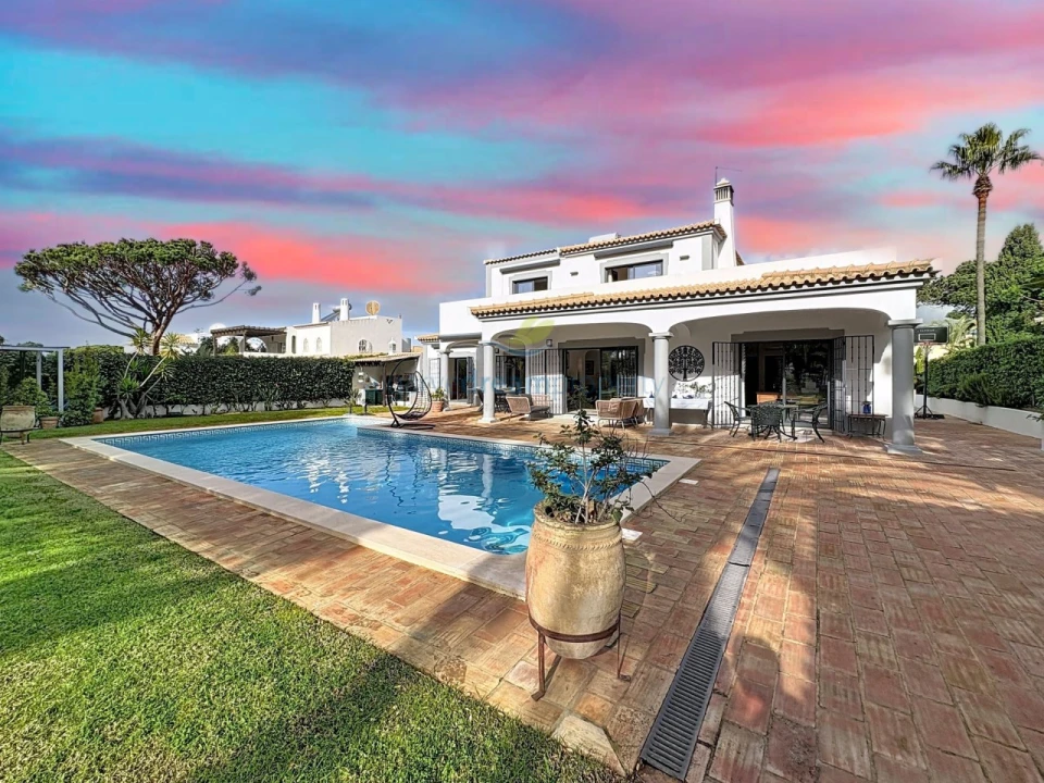 Moradia T4 para Venda em Quarteira Foto 9