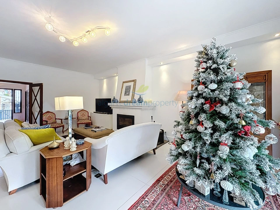 Moradia T4 para Venda em Quarteira Foto 4