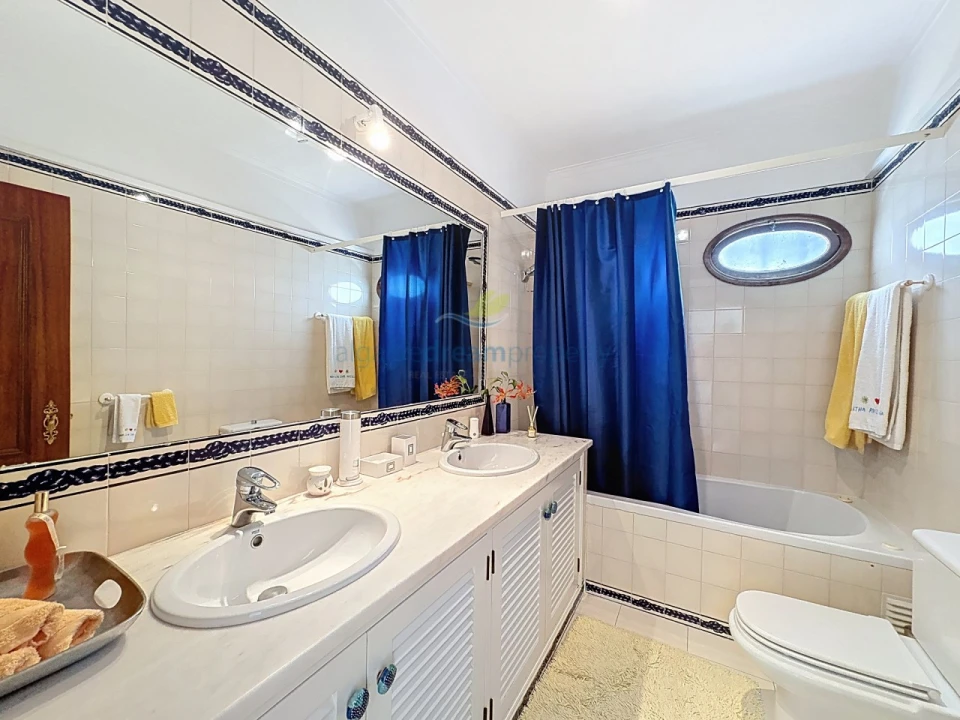 Moradia T4 para Venda em Quarteira Foto 28