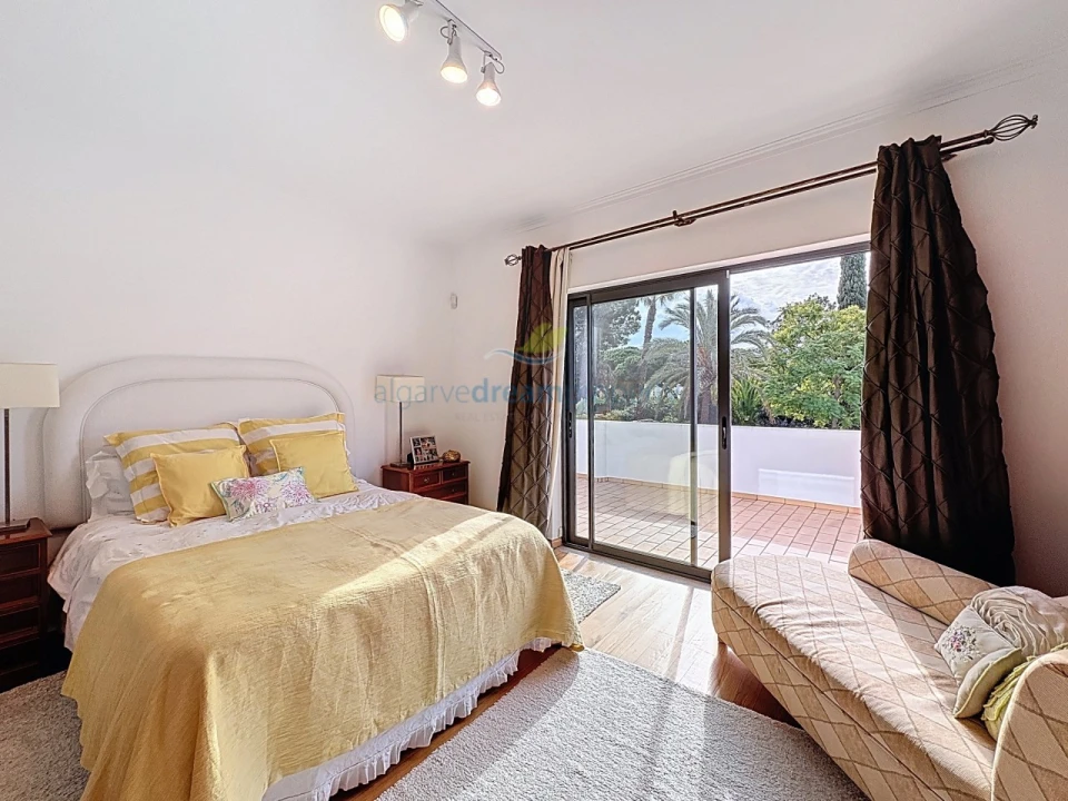 Moradia T4 para Venda em Quarteira Foto 29