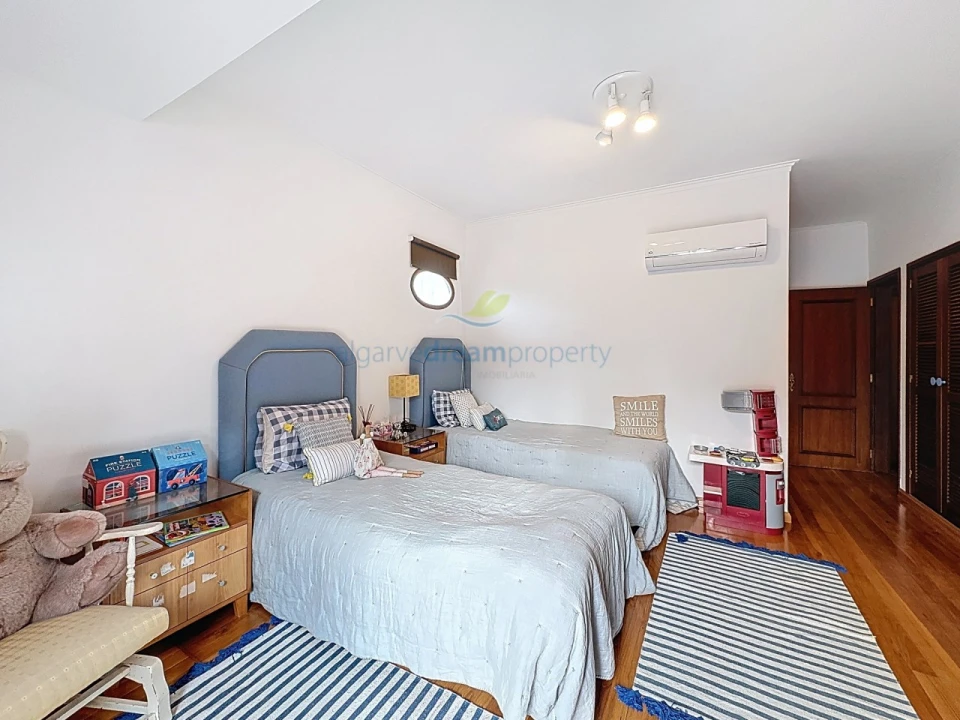 Moradia T4 para Venda em Quarteira Foto 30