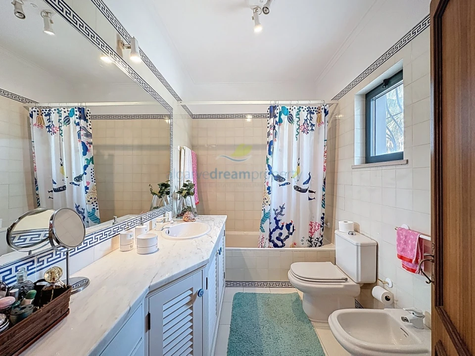 Moradia T4 para Venda em Quarteira Foto 32