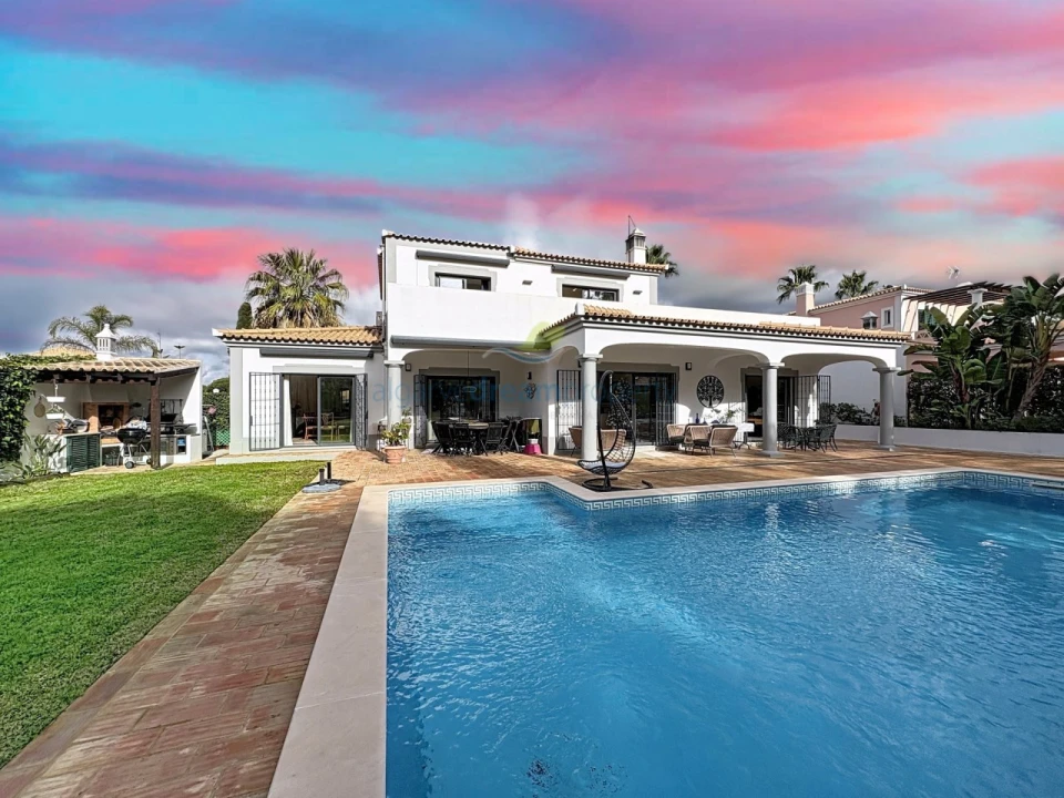 Moradia T4 para Venda em Quarteira Foto 35