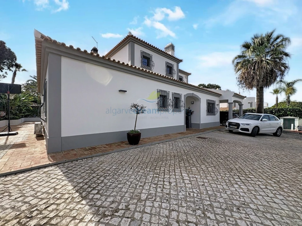 Moradia T4 para Venda em Quarteira Foto 40