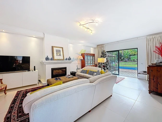 Moradia T4 para Venda em Quarteira