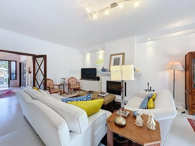 Moradia T4 para Venda em Quarteira Foto 3