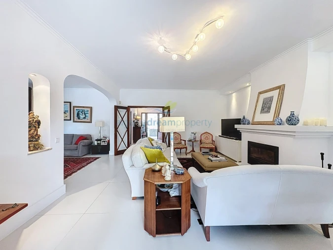 Moradia T4 para Venda em Quarteira Foto 5