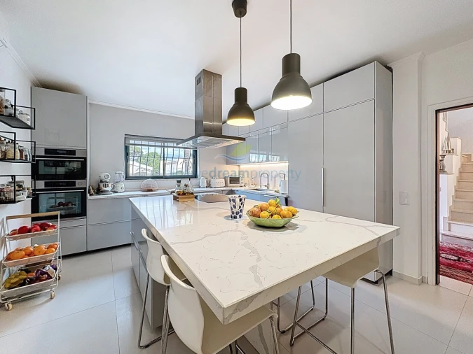 Moradia T4 para Venda em Quarteira Foto 18