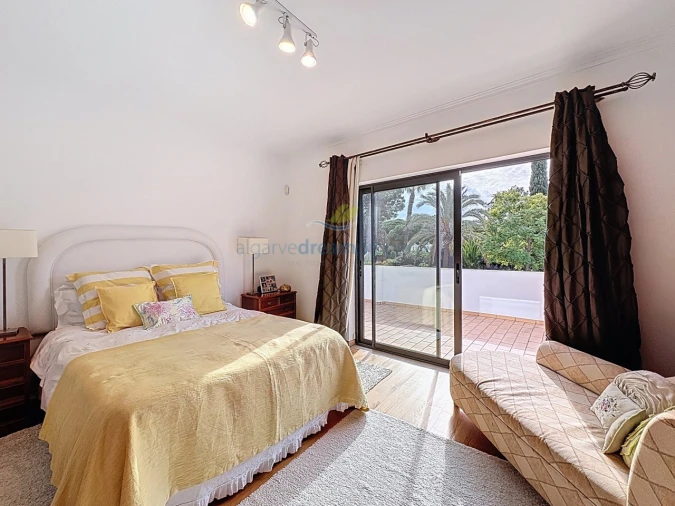 Moradia T4 para Venda em Quarteira Foto 29