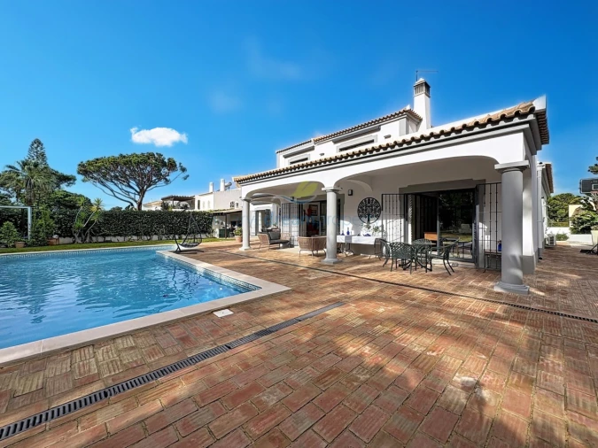 Moradia T4 para Venda em Quarteira Foto 36