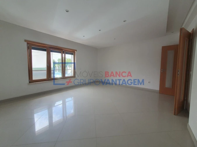 Apartamento T4 para Venda em Pinhal Novo Foto 2