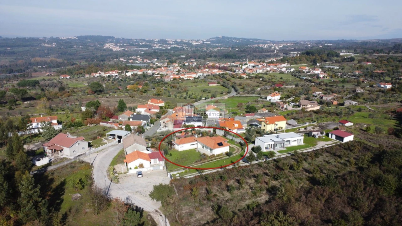 Moradia T3 para Venda em Cunha Baixa Foto 6