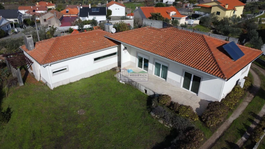 Moradia T3 para Venda em Cunha Baixa Foto 3