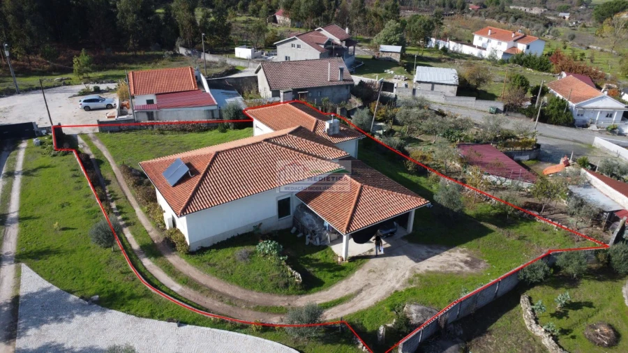 Moradia T3 para Venda em Cunha Baixa Foto 5