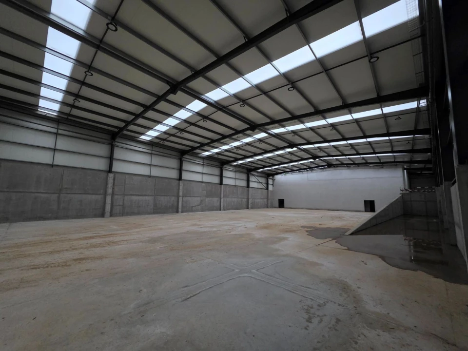 Armazém para Venda em Arcozelo Foto 2