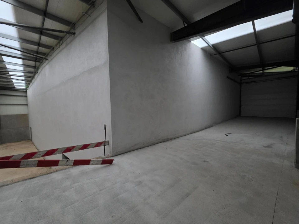 Armazém para Venda em Arcozelo Foto 6