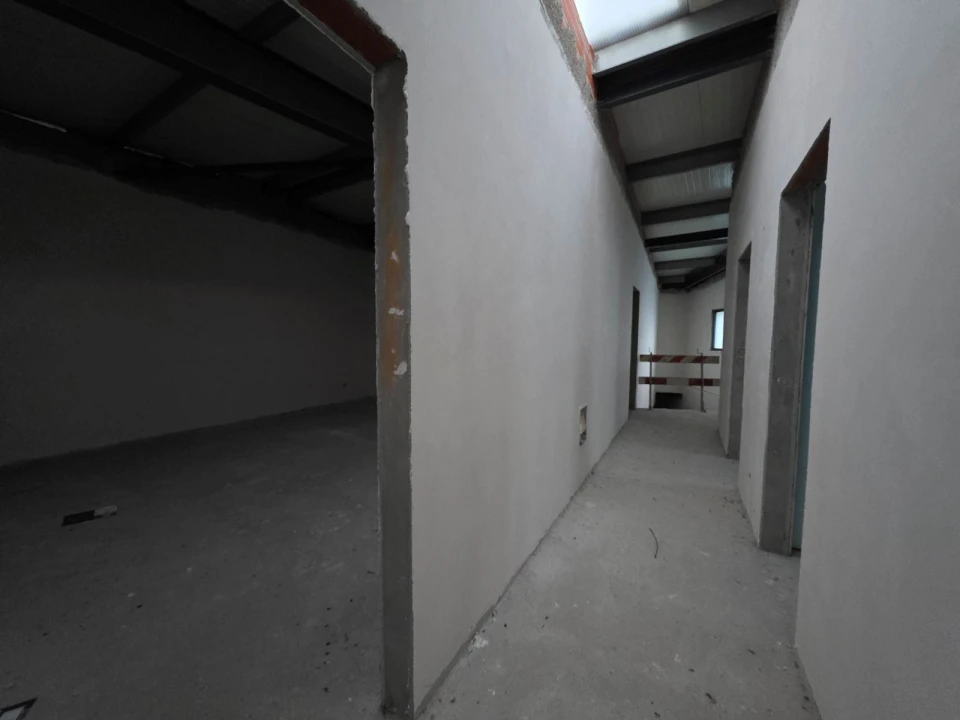 Armazém para Venda em Arcozelo Foto 9