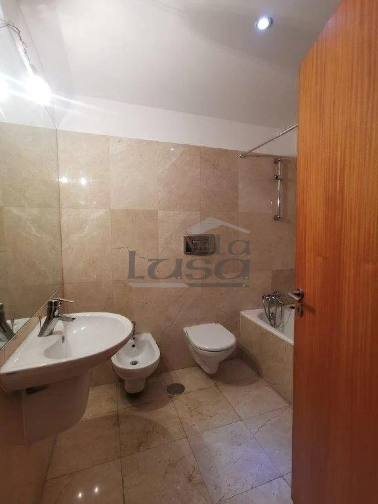 Apartamento T2 para Arrendamento em Pedrouços Foto 4